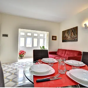 valletta-central-apartment.hotelssaintjulians.com/